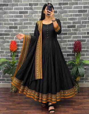  black solid anarkali kurta with traditional golden border dupatta set 2