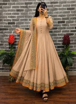  cream solid anarkali kurta with traditional golden border dupatta set 3