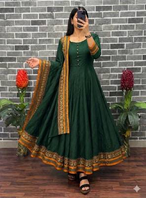  green solid anarkali kurta with traditional golden border dupatta set 2