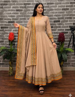  cream solid anarkali kurta with traditional golden border dupatta set 4