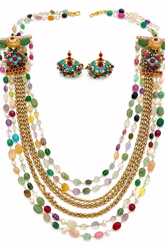 The multi-gem kundan necklace & earring sets