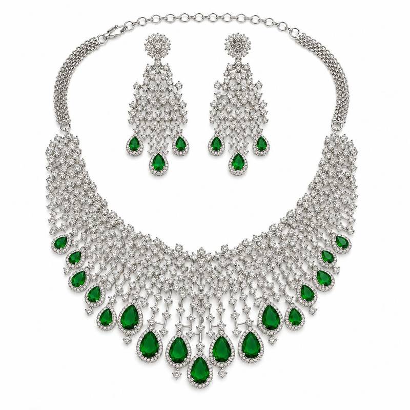 The emerald diamond necklace & earring set
