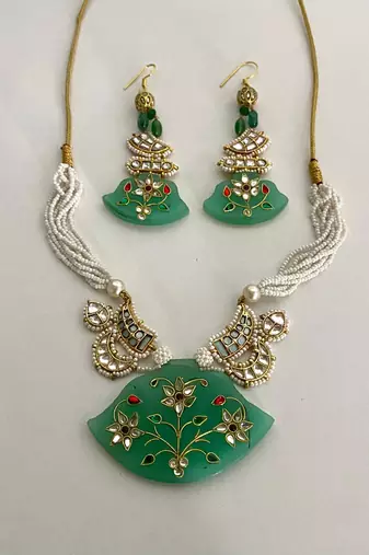 The emerald bloom kundan necklace & earring set