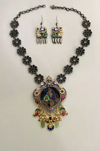 The peacock portrait necklace & earring set