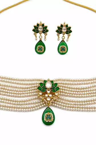 The emerald lotus kundan necklace & earring set