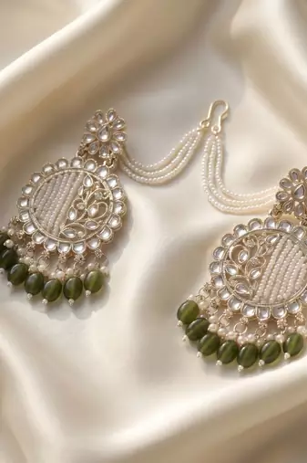   Traditional earrings for wo  and girls