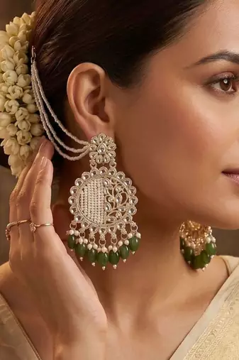   Traditional earrings for wo  and girls
