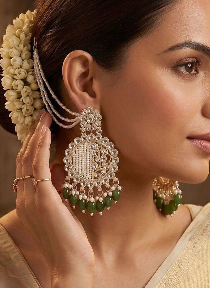   Traditional earrings for wo  and girls