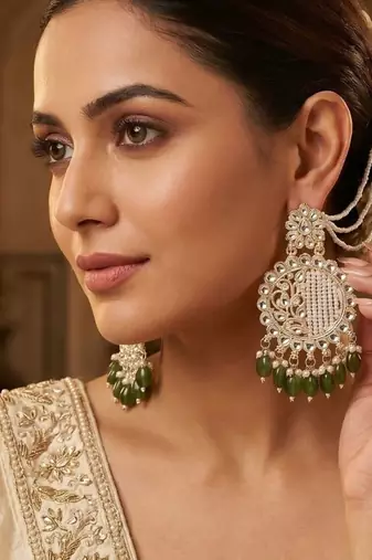   Traditional earrings for wo  and girls