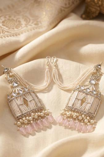   Traditional earrings for wo  and girls