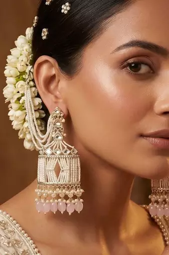  Traditional earrings for wo  and girls