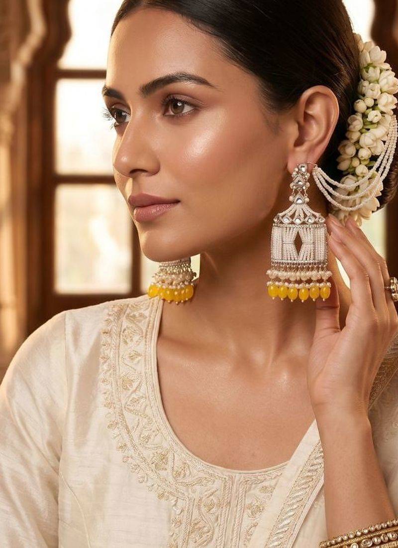   Traditional earrings for wo  and girls
