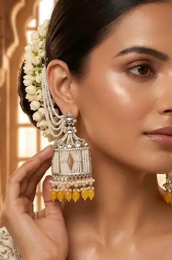   Traditional earrings for wo  and girls