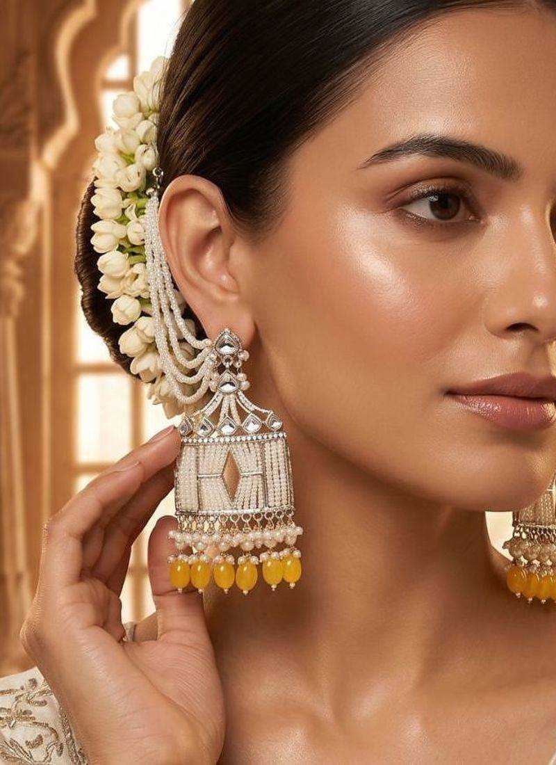   Traditional earrings for wo  and girls