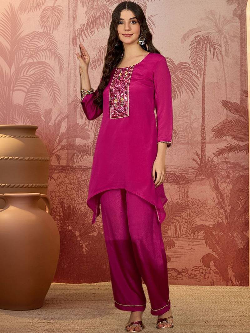 embroidered sweetheart neck kurta & trousers kurta sets