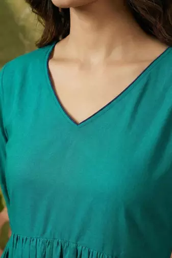 v-neck kurta & trousers kurta set