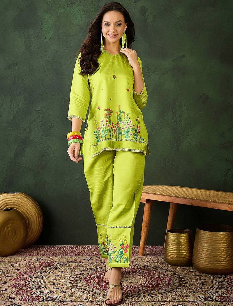 green floral embroidered v-neck kurta with trousers