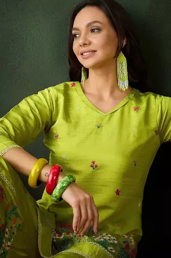 green floral embroidered v-neck kurta with trousers
