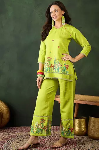 green floral embroidered v-neck kurta with trousers
