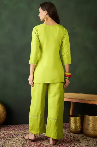green floral embroidered v-neck kurta with trousers