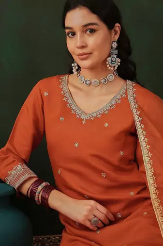 floral embroidered zari straight kurta & trouser with dupatta