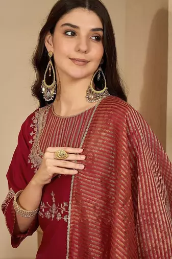 embroidered round neck kurta & trousers with dupatta
