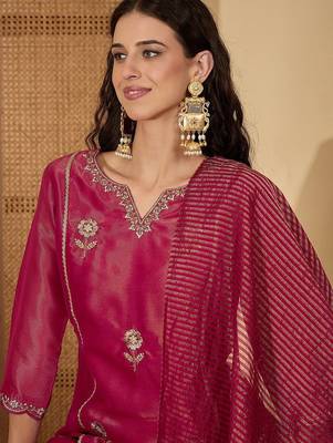 women magenta sequence embroidered kurta set 2