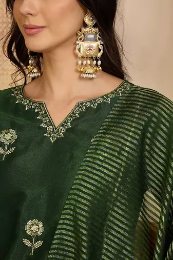 embroidered round neck kurta & trousers with dupatta