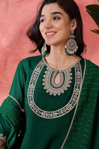 women solid kurta with salwar & dupatta