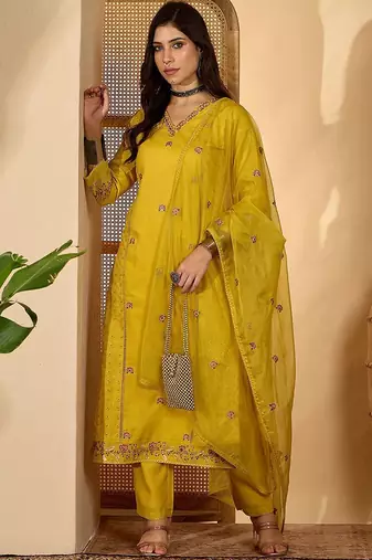 women floral embroidered kurta with trousers & dupatta