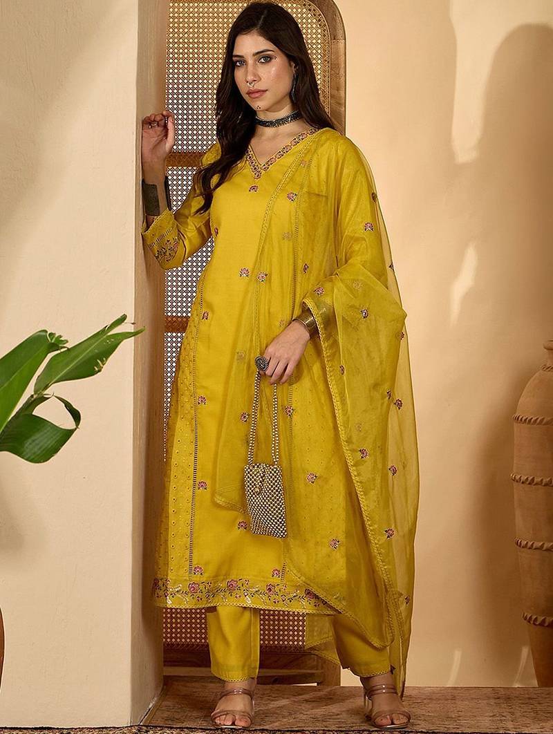 women floral embroidered kurta with trousers & dupatta