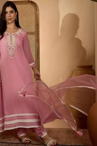 Yoke design poly crepe v-neck kurta & trousers with dupatta