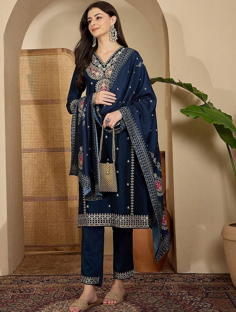 embroidered v-neck kurta & trousers with dupatta