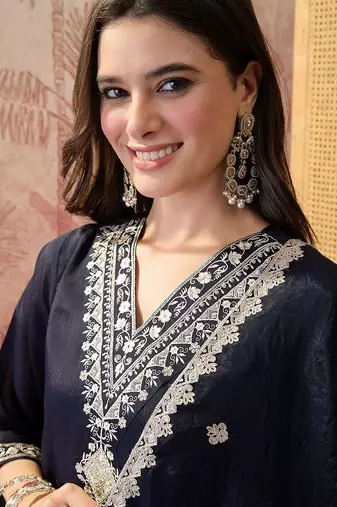 embroidered kurta & trousers with dupatta