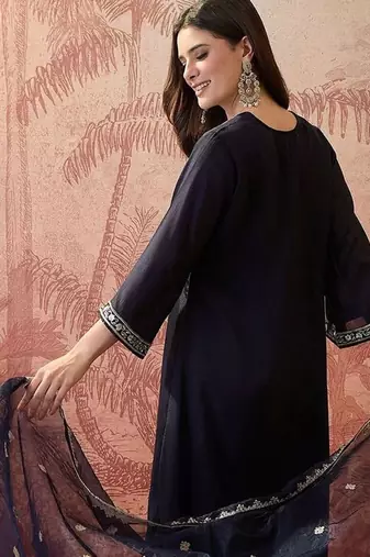 embroidered kurta & trousers with dupatta