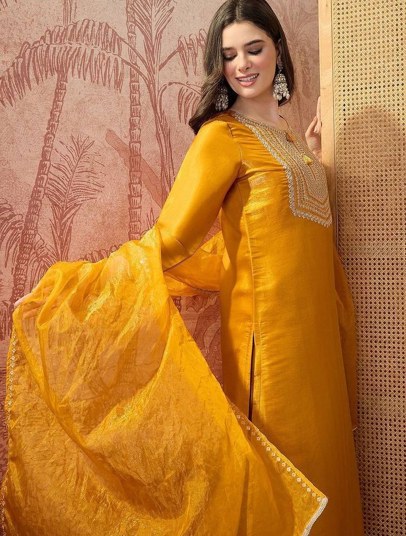 embroidered v-neck kurta trousers & dupatta