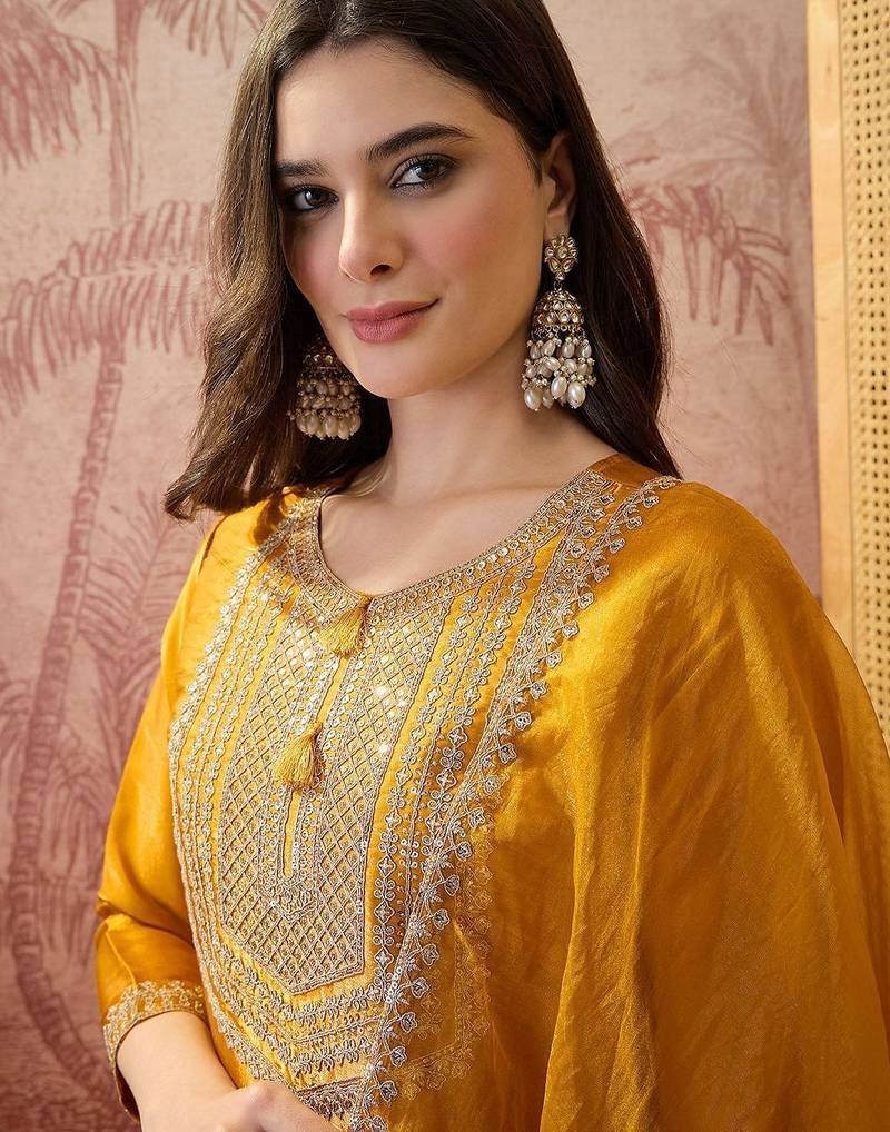 embroidered v-neck kurta trousers & dupatta