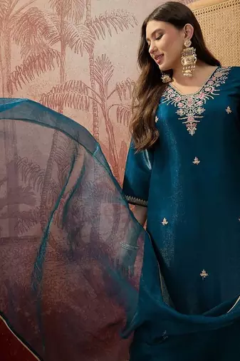 embroidered kurta & trousers with dupatta