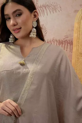 embroidered round-neck kurta & trousers with dupatta