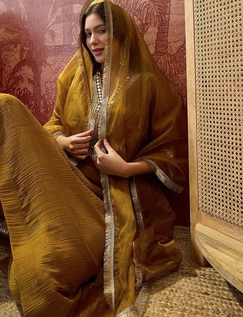 embroidered v-neck kurta & trousers with dupatta