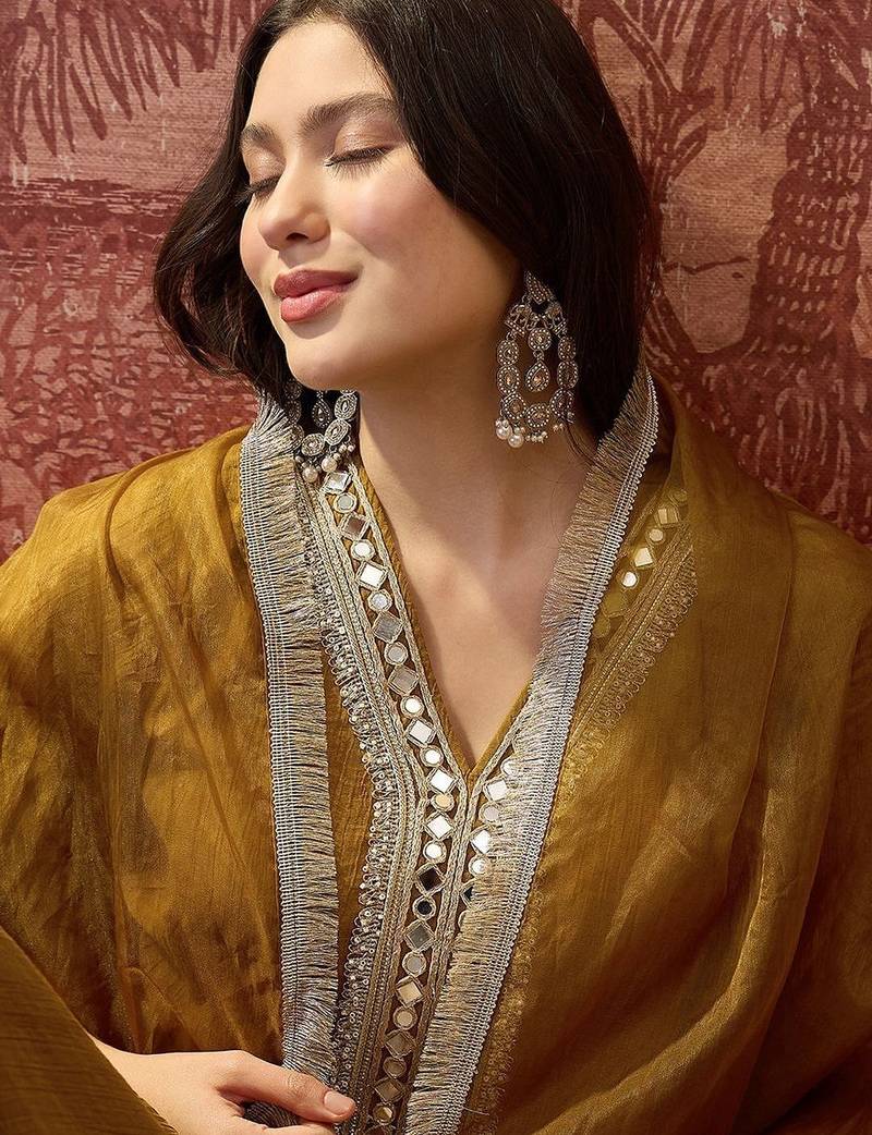 embroidered v-neck kurta & trousers with dupatta