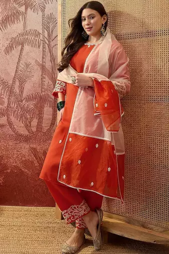 embroidered round neck kurta & trousers with dupatta
