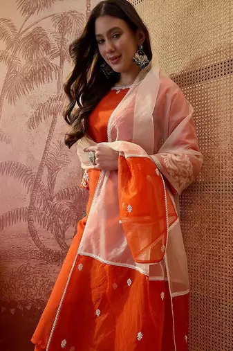 embroidered round neck kurta & trousers with dupatta