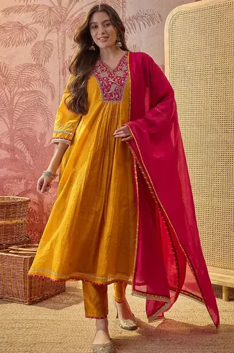 embroidered kurta set