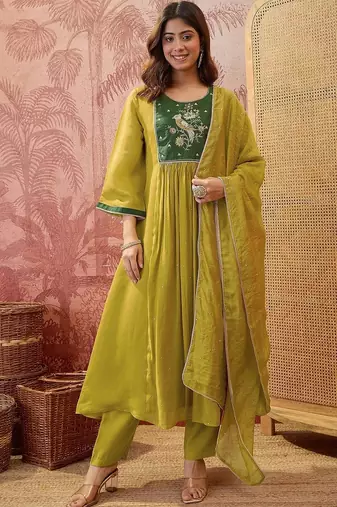 women floral embroidered panelled sequinned kurta with trousers & with dupatta