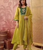 women floral embroidered panelled sequinned kurta with trousers & with dupatta