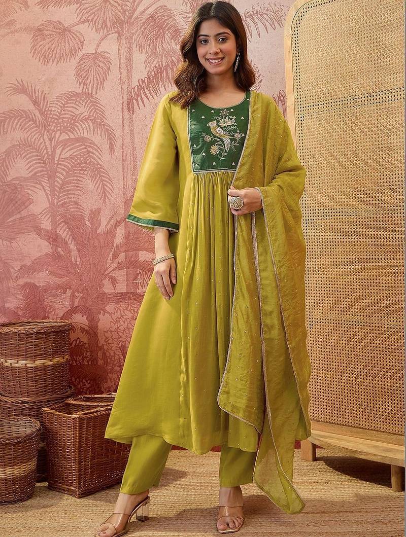 women floral embroidered panelled sequinned kurta with trousers & with dupatta