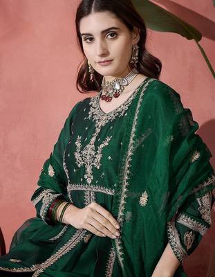 green floral embroidered panelled zari a-line kurta with trousers and dupatta 2