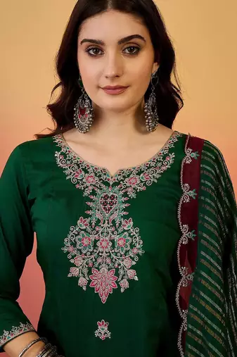 floral embroidered notch neck panelled straight kurta & trousers with dupatta