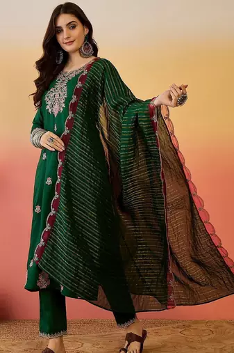 floral embroidered notch neck panelled straight kurta & trousers with dupatta